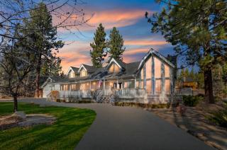 Lakefront Estate with Views and Hot tub - 0