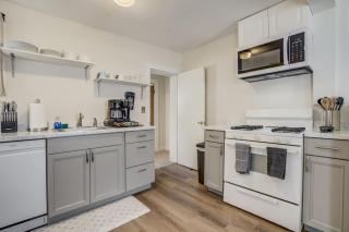 Quiet Urban Hideaway Near Downtown and Dining - 8