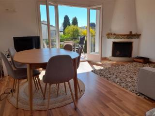 Quiet cozy apartment near beach - 8