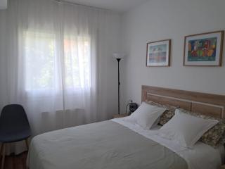 Quiet cozy apartment near beach - 4