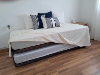 Quiet cozy apartment near beach - 2