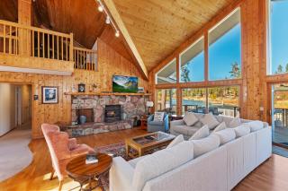 Lakefront Estate with Views and Hot tub - 9