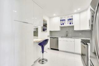 Two Bedroom Waterfront Condo in West Palm Beach - 4