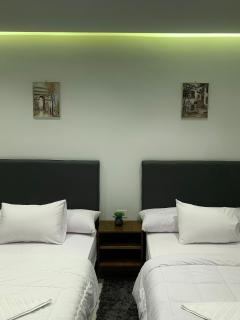 DHB STAYS Studio 94B - 2