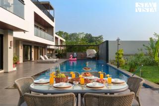 StayVista at The Amaryllis with Heated Pool & Projector Set-Up - 9