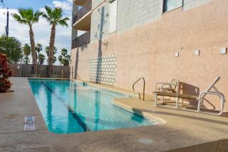 Walk to Beach House in Heart of Entertainment District - Atrium unit 102 - 1