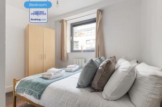 Short Stays Stylish 2BR Flat By Azzurri Properties Short Lets & Serviced Accommodation Canary Wharf With Private Garden - Londra - 3