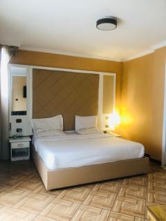 Toscano Guesthouse - 8