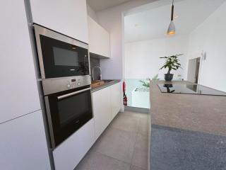 Sky Villa Penthouse, Private Pool & City Lights - 7