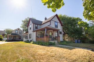 Spacious 2-BR Apartment Furnished Gem - 0