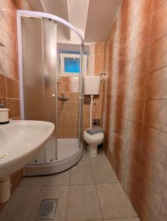 Miniscule Condo Near Maksimir Tram - 6