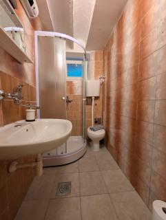 Miniscule Condo Near Maksimir Tram - 5