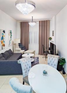 Elegant Fresh 1BR with Heated Pool, just steps from Mall, Restaurants & Fitness center - 9