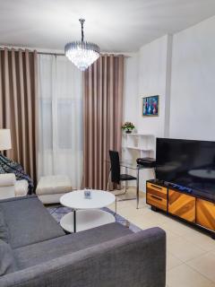 Elegant Fresh 1BR with Heated Pool, just steps from Mall, Restaurants & Fitness center - 7