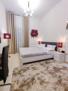 Elegant Fresh 1BR with Heated Pool, just steps from Mall, Restaurants & Fitness center - 3