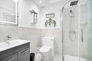 Comfortable 2 Bed Apt, Sleeps 8, Parking, Great for Contractors, Families and Leisure Stays, West Midlands, near Birmingham, Edenwood Residence - 9