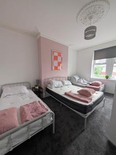 Family-friendly 3-bed House In Gateshead - 3