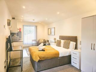 Churchill Studio - 1 Bedroom Studio - Uplands - 3