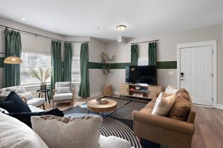 *NEW* Charm on Church ~ Cozy, Modern, Downtown Apt - 3
