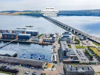 CENTRAL SERVICED APARTMENTS - City Quay - 2 Bedrooms - En-Suite Bathroom - Dedicated Parking Space - Fully Equipped - Walk Away From Dundee Bus & Train Station - Close to City Centre with River Views and Balcony - NEW - 0