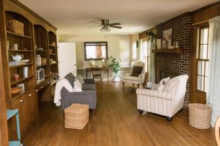 ~ The Cozy Farmhouse ~ | Sleeps 10+ | Farm Views - 1