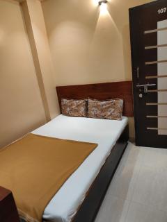 TUKARAM HOTEL only 1 minute distance from Dwarkamai - 2