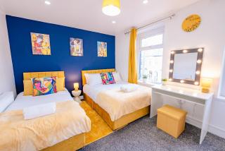 Unique and Bright 6 Bedrooms Home Retreat - Fast WiFi - Close to Amenities - 8