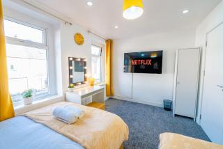 Unique and Bright 6 Bedrooms Home Retreat - Fast WiFi - Close to Amenities - 2