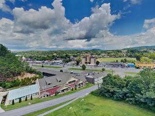 Your Mountain Escape Whispering Pines 244 - Pigeon Forge - 1