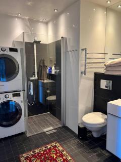 Stylish and spacious 85m2 Hakaniemi Apartment with Market Hall View Next to Metro - 3