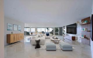 Four Bedroom Oceanfront Unit in Palm Beach - 0