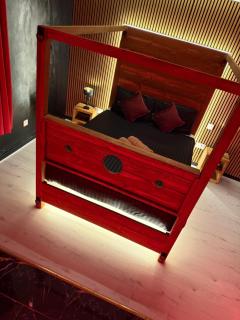 Red Room Jacuzzi Suites - 5