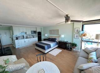 Spectacular Oceanfront Studio w/kitchenette - 2