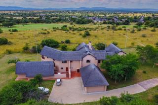 Waterberg House at Zebula - 8 adults and 4 kids under 10 years - Mabula - 6