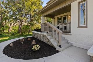 Stunning 2 BR - Parking and Walk to Park - 3
