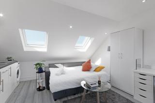 City Apartment - Sleeps 4 & Free Parking - 7