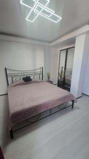 Cozy 2-Bedroom Apartment with Private Balcony- SELF CHECK-IN - Bucarest - 3