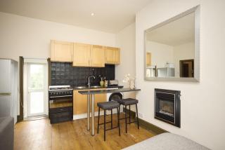 Bright North Kensington Studio with Terrace - 5