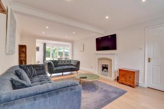 Spacious 4 bedroom house in Bishop's Stortford - 1