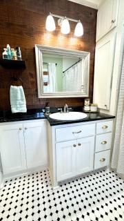 Country Retreat with ponds-views-porches & pups - 7