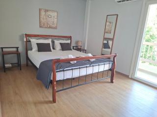 Comfort Corner Spacious & Quiet 2BR Apartment in Thessaloniki - 4
