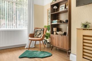 3 Bed House with Home Office Garden and Free Parking - 8