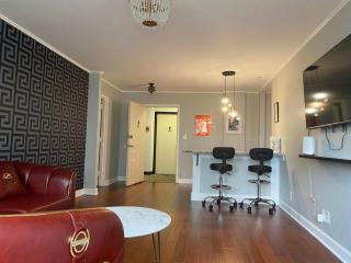 2BR Chic Downtown ATL Condo w Free Parking LM602 - 9
