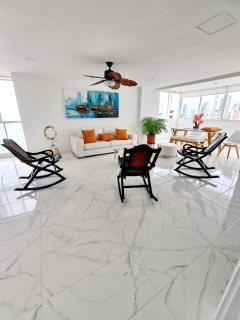 Large and beautiful Oceanfront Penthouse - 4