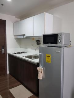 Fully-furnished 1-br unit - 9