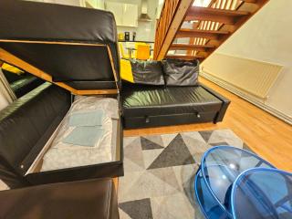 Duplex Home with 3 Bedrooms and Large Sofa-bed plus Back Patio, near Angel and King's Cross Station - 1