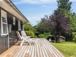 Holiday Home Donco - 600m from the sea by Interhome - 5