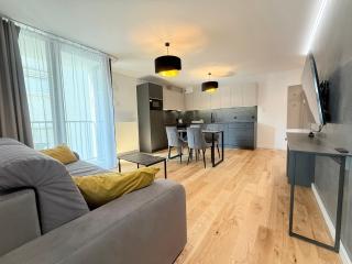 Kosciuszki View Apartment Swimming Pool, Sauna, Gym & Parking - 3