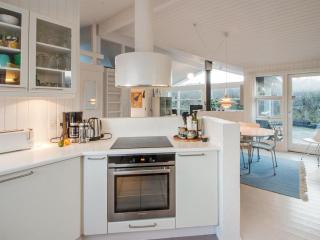 Holiday Home Fenneke - 50m from the sea by Interhome - 2