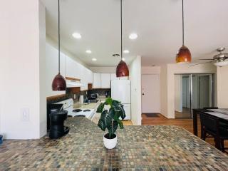 Stylish Condo Retreat Quiet, Pet-friend, Parking - 0